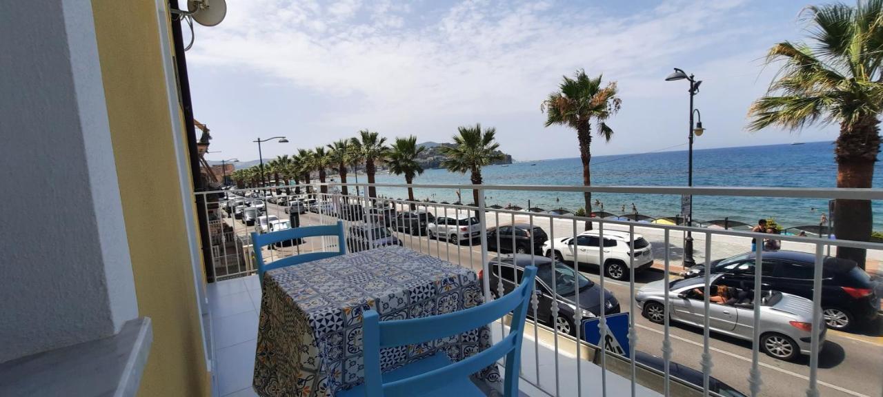 אגרופולי B & Beach מראה חיצוני תמונה