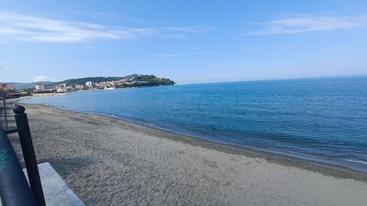 אגרופולי B & Beach מראה חיצוני תמונה